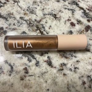 ILIA chromatic liquid to powder eyeshadow